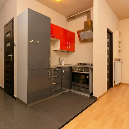 Apartamento Wola With Balcony & Close To Metro By Renters Varsovia