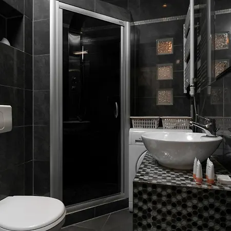 Appartamento Wola With Balcony & Close To Metro By Renters Varsavia