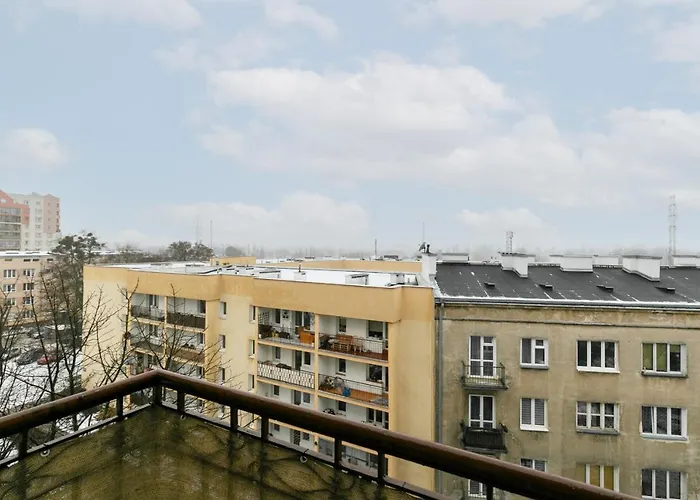 Apartman Wola With Balcony & Close To Metro By Renters Varsó