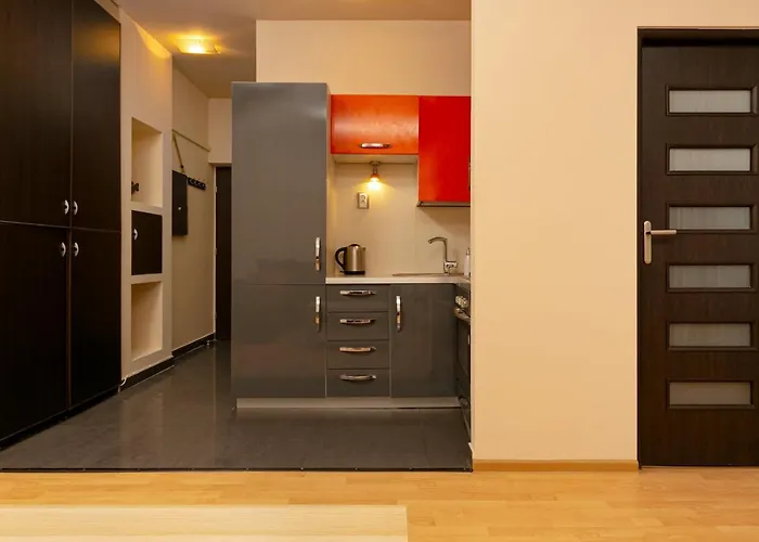 Apartman Wola With Balcony & Close To Metro By Renters