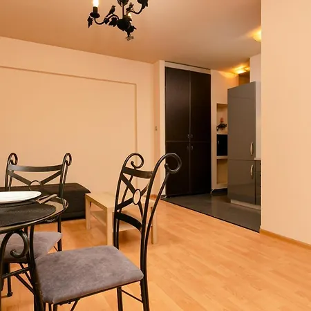 شقة Wola With Balcony & Close To Metro By Renters وارسو