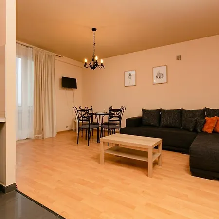 Wola With Balcony & Close To Metro By Renters Appartamento *